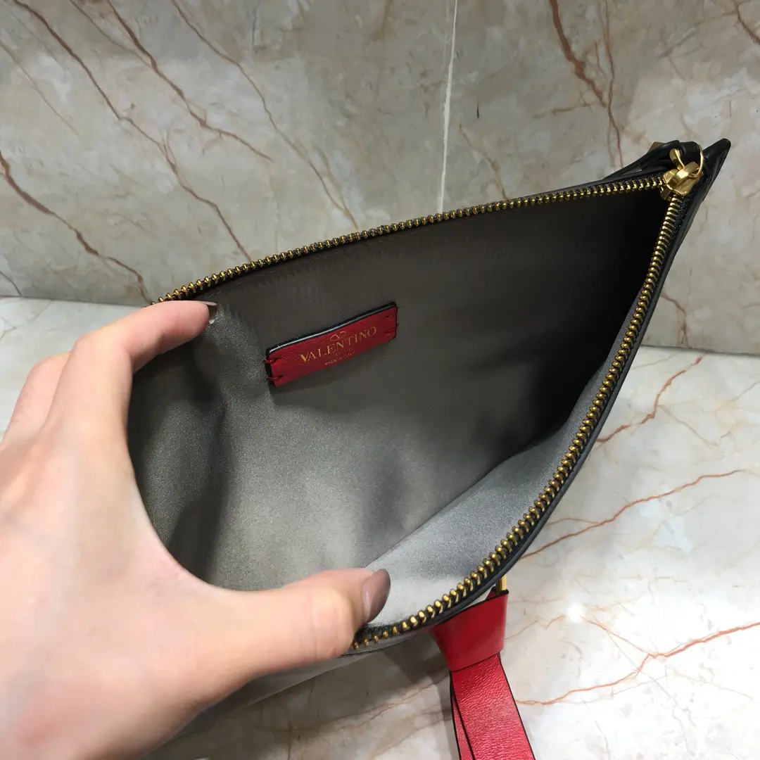 Valen Garavani Vring Handbags