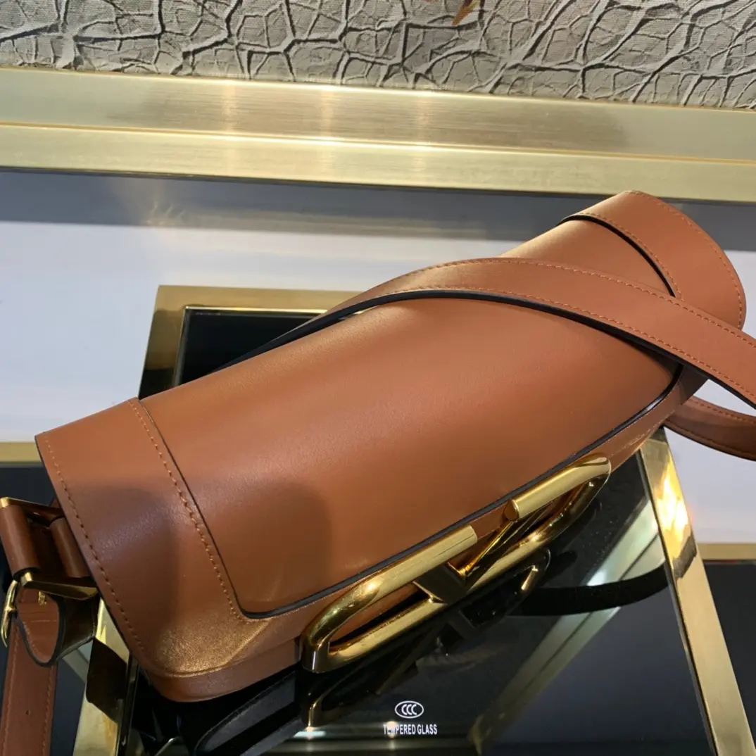  Valen Garavani Supervee Handbags