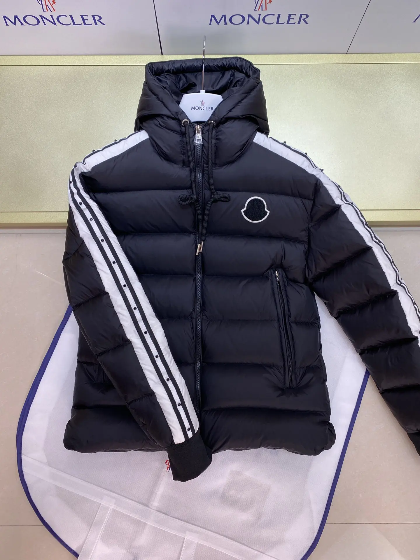 Moncler 2022 new down jacket DJ1021085