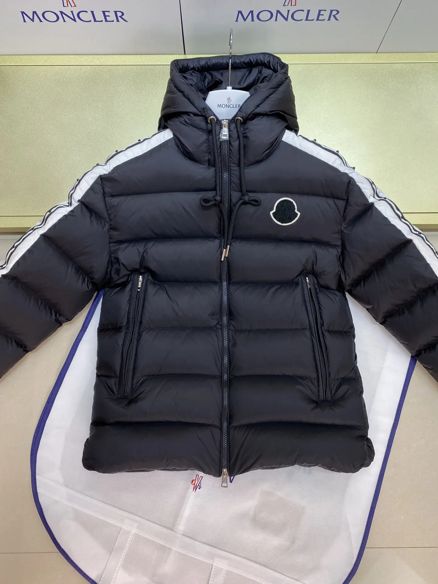 Moncler 2022 new down jacket DJ1021085