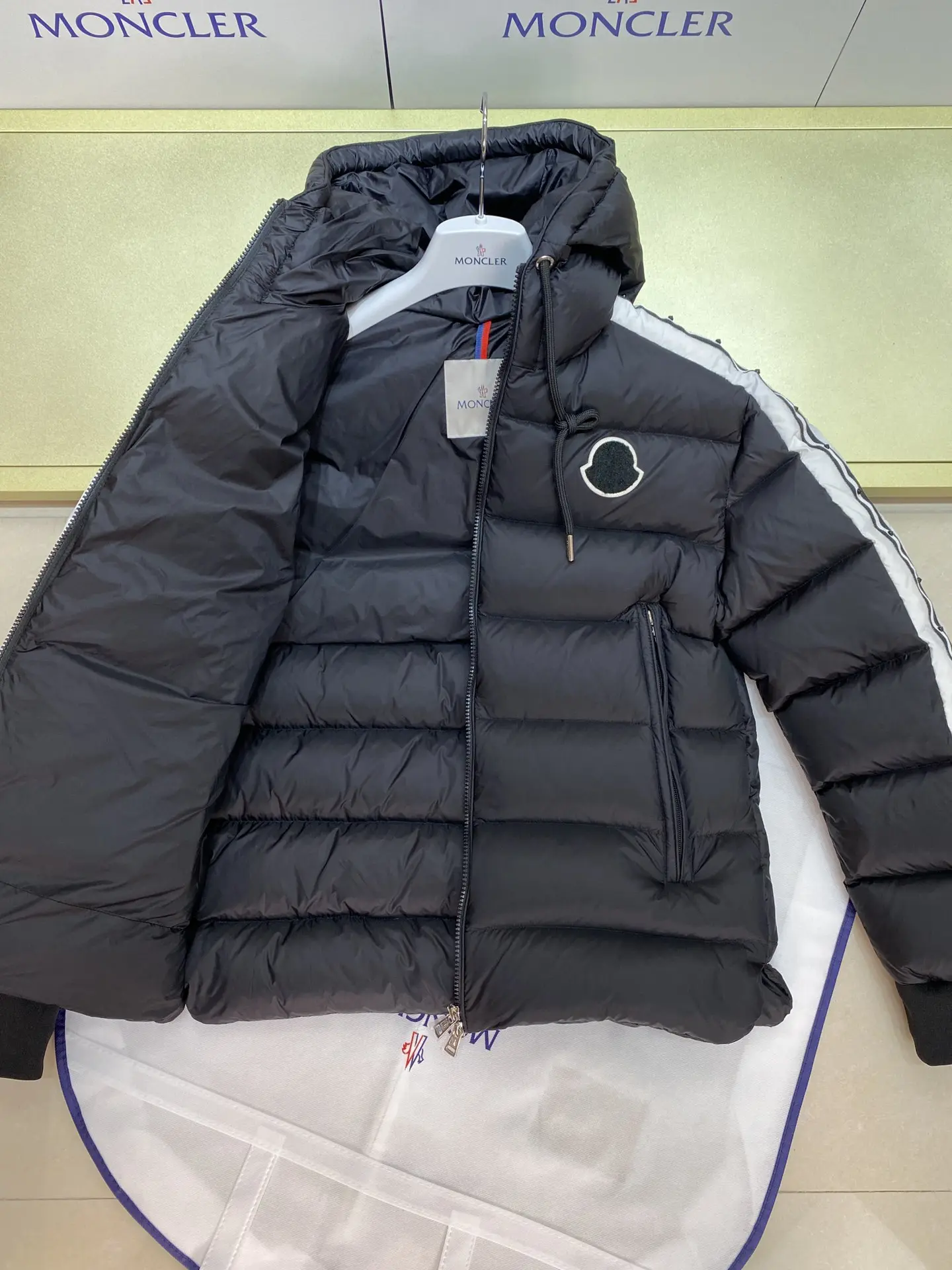 Moncler 2022 new down jacket DJ1021085