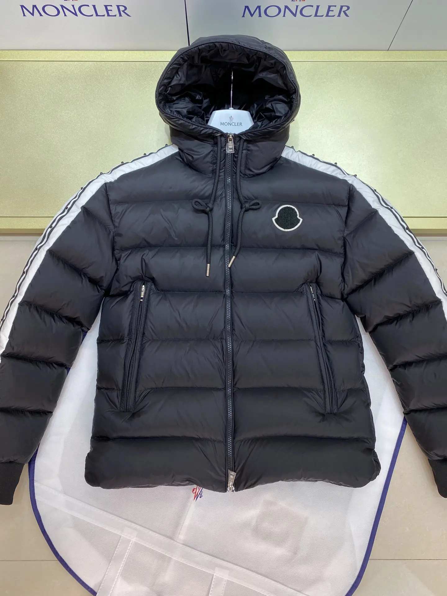 Moncler 2022 new down jacket DJ1021085