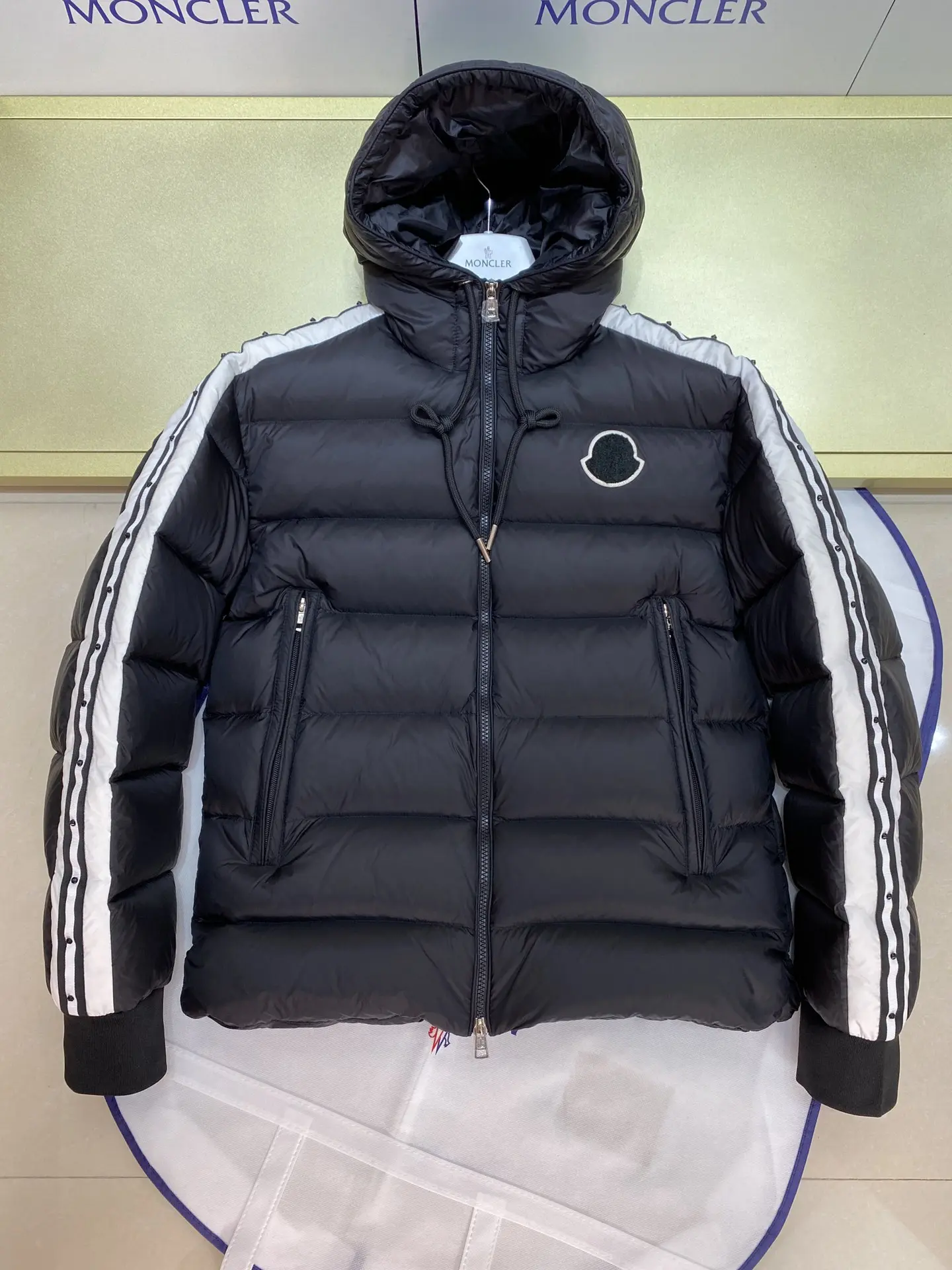 Moncler 2022 new down jacket DJ1021085