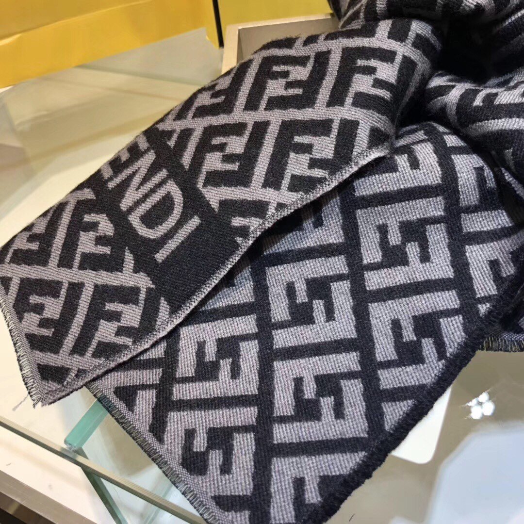 Fendi Luxury Scarf ASS080032