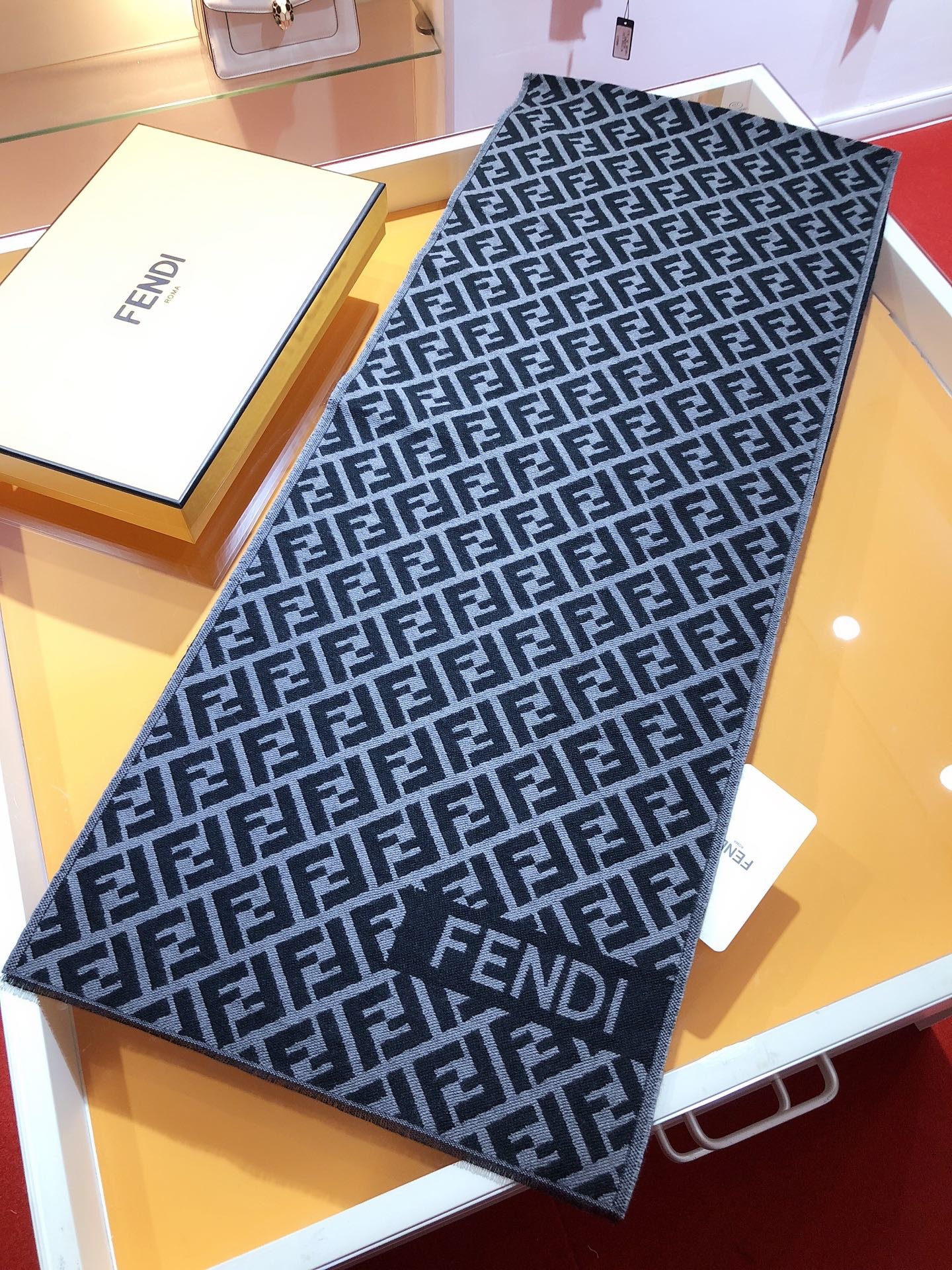 Fendi Luxury Scarf ASS080031