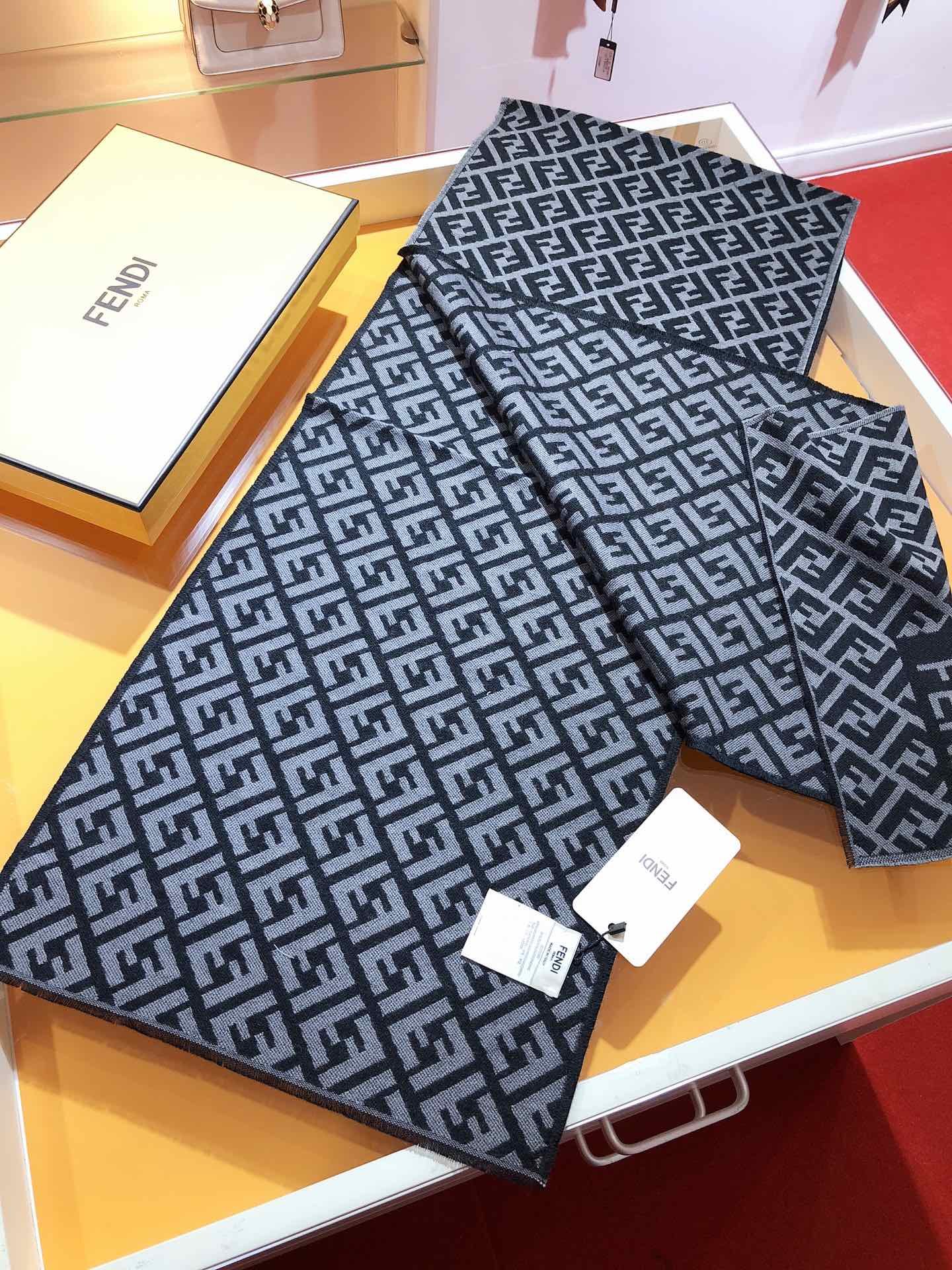 Fendi Luxury Scarf ASS080031