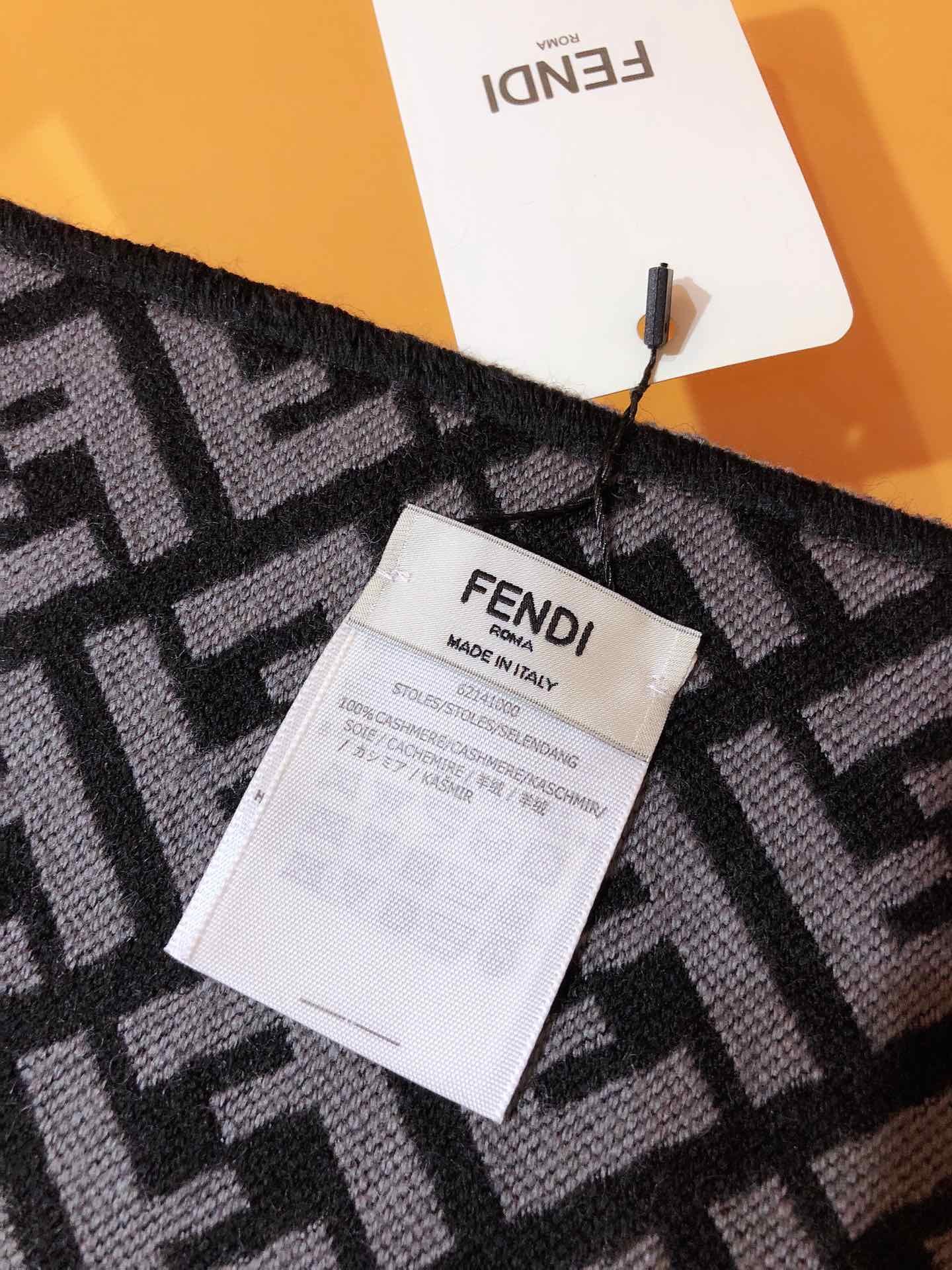 Fendi Luxury Scarf ASS080031