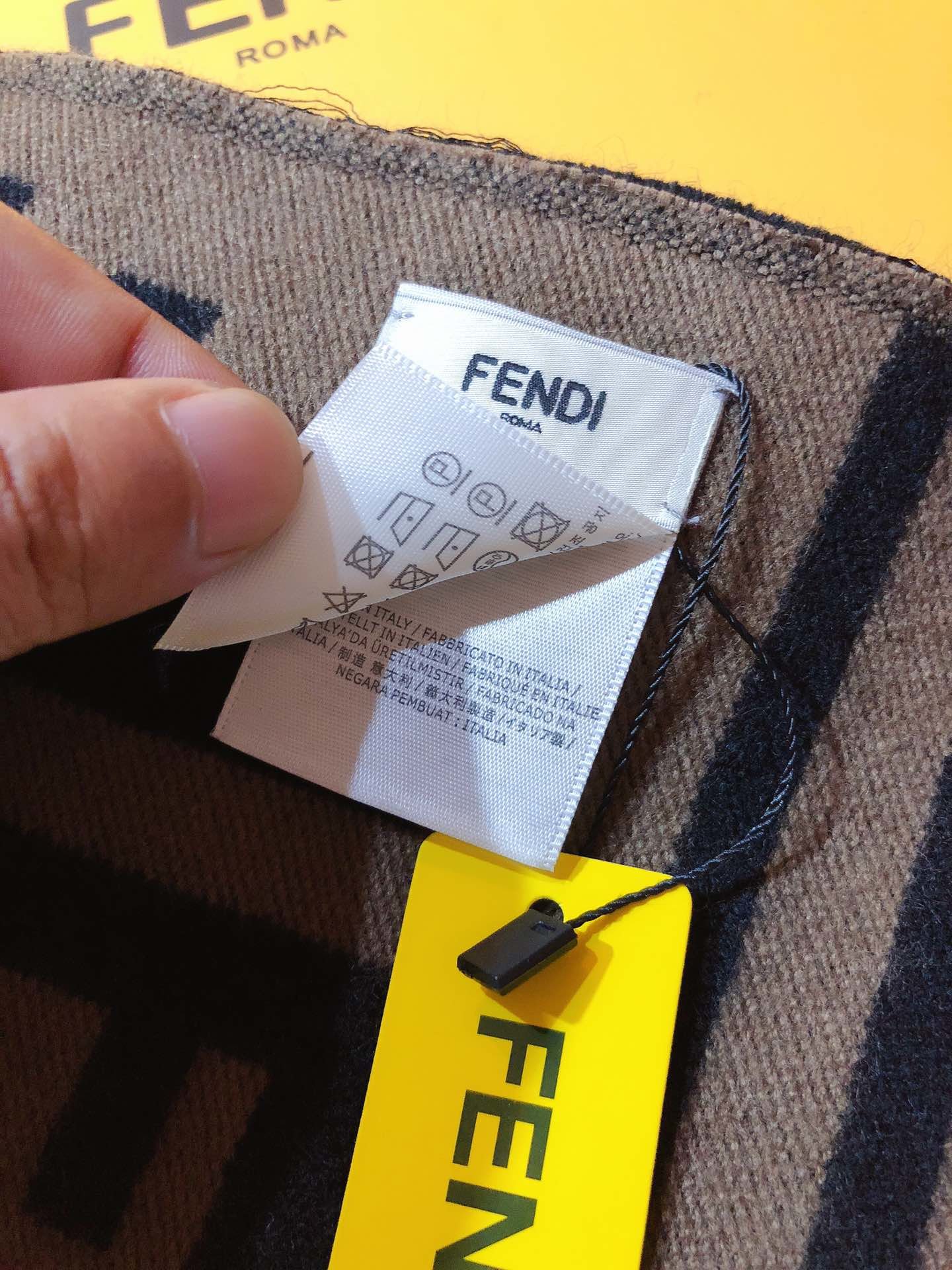 Fendi Luxury Scarf ASS080029