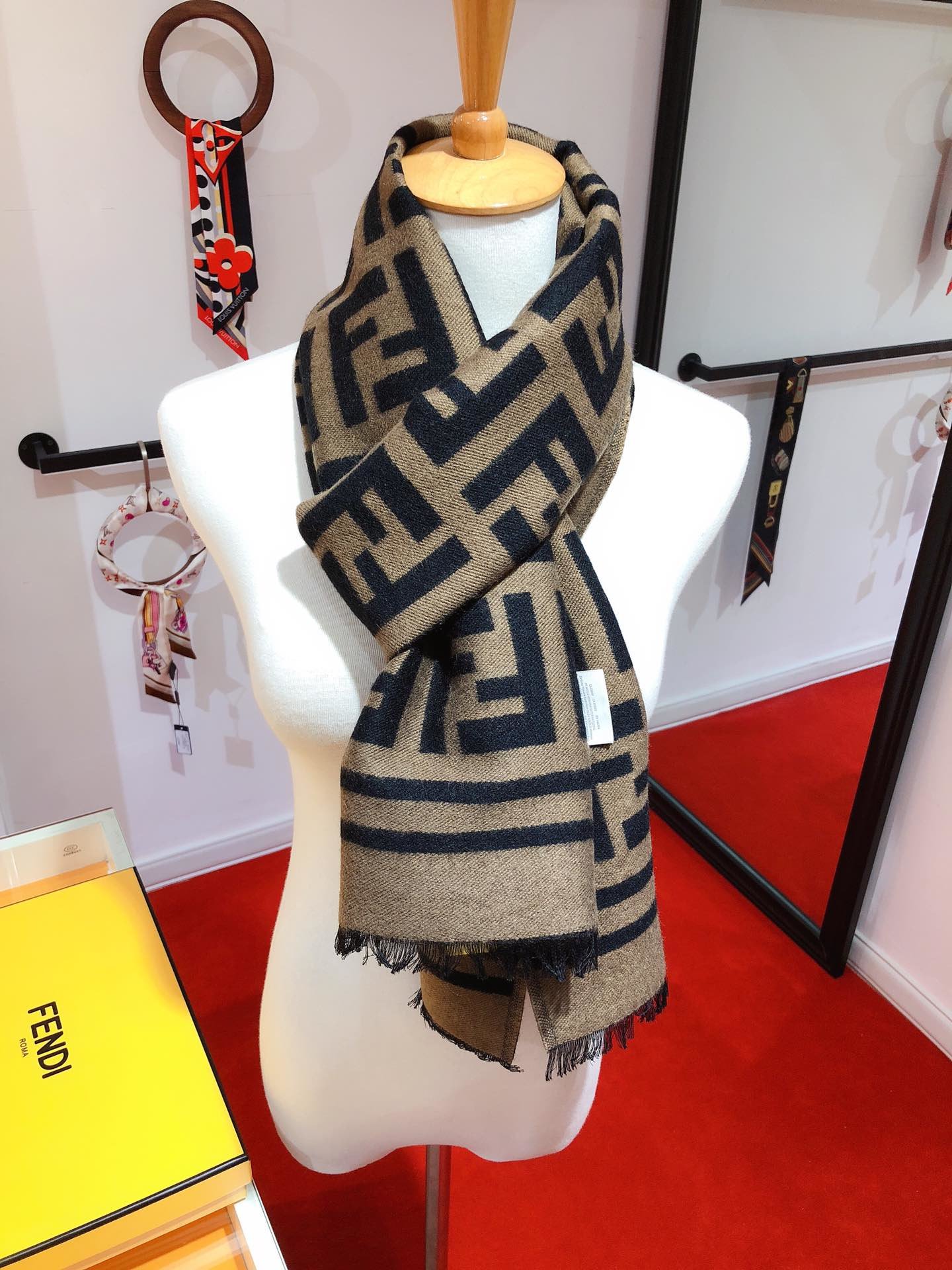 Fendi Luxury Scarf ASS080029