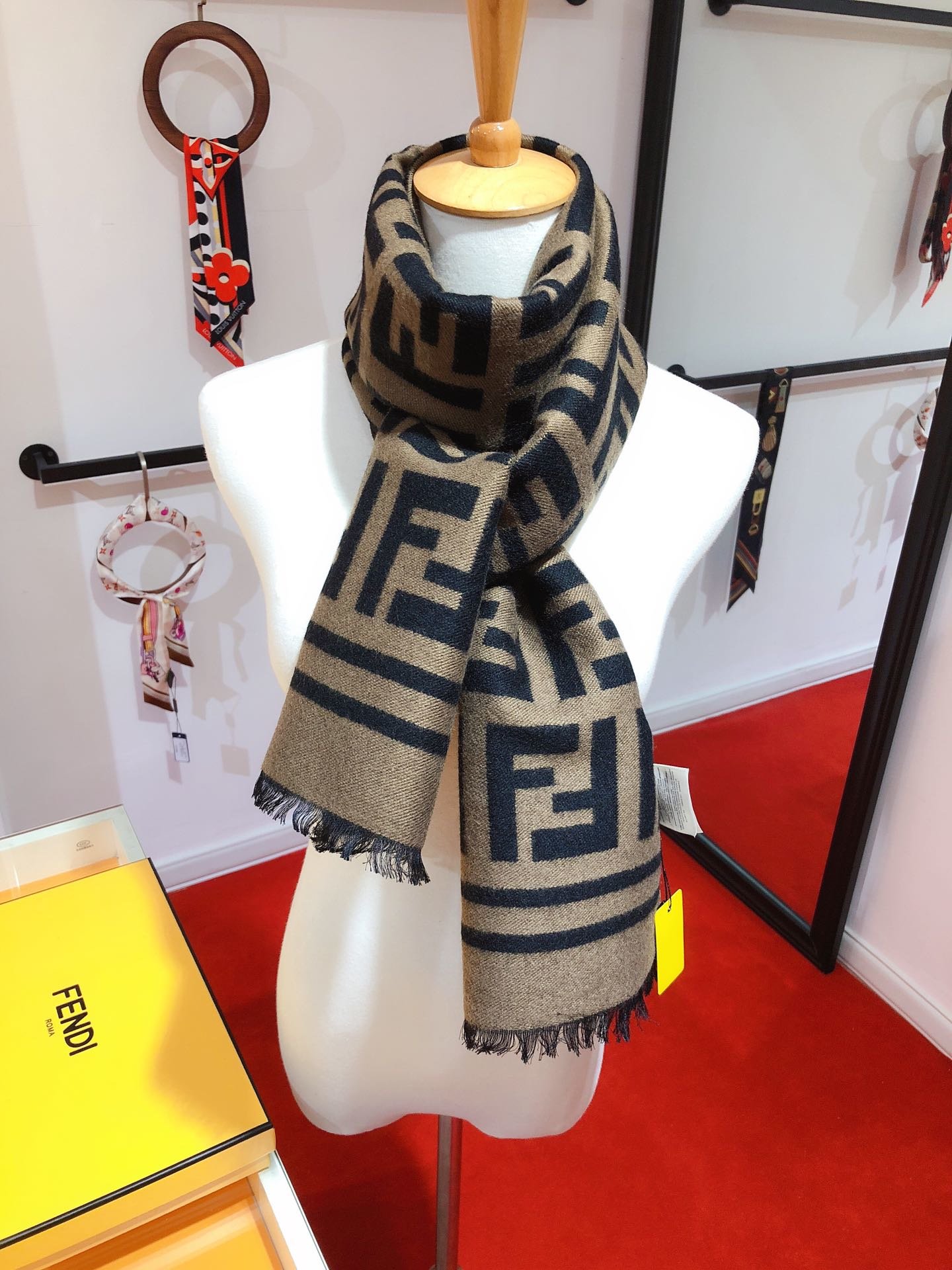 Fendi Luxury Scarf ASS080029