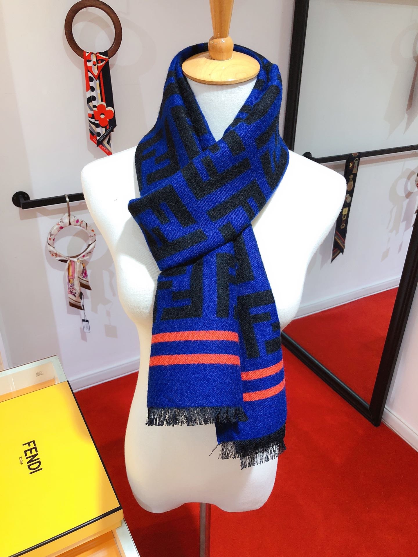 Fendi Luxury Scarf ASS080028