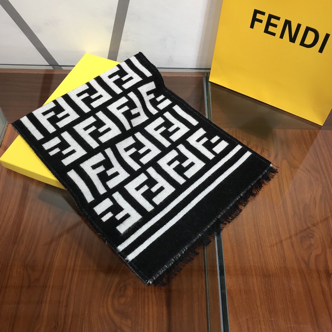 Fendi Luxury Scarf ASS080026