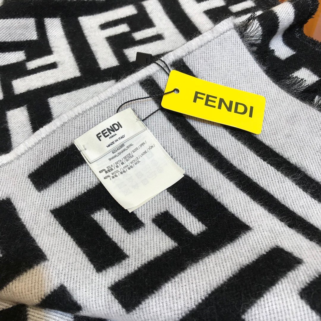 Fendi Luxury Scarf ASS080026