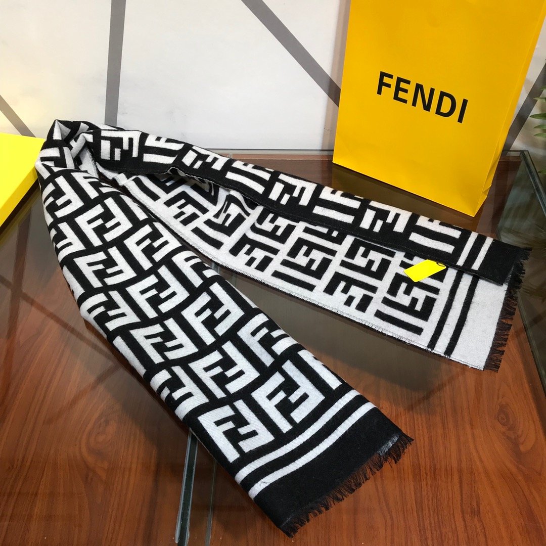 Fendi Luxury Scarf ASS080026