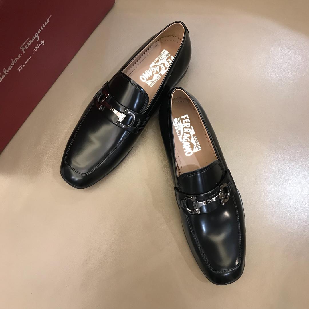 Salvatore Ferragamo Black Bright leather Fashion Perfect Quality Loafers With Sliver Buckle MS02990