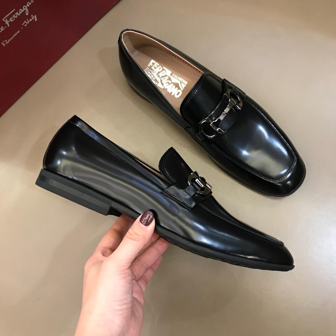 Salvatore Ferragamo Black Bright leather Fashion Perfect Quality Loafers With Sliver Buckle MS02990