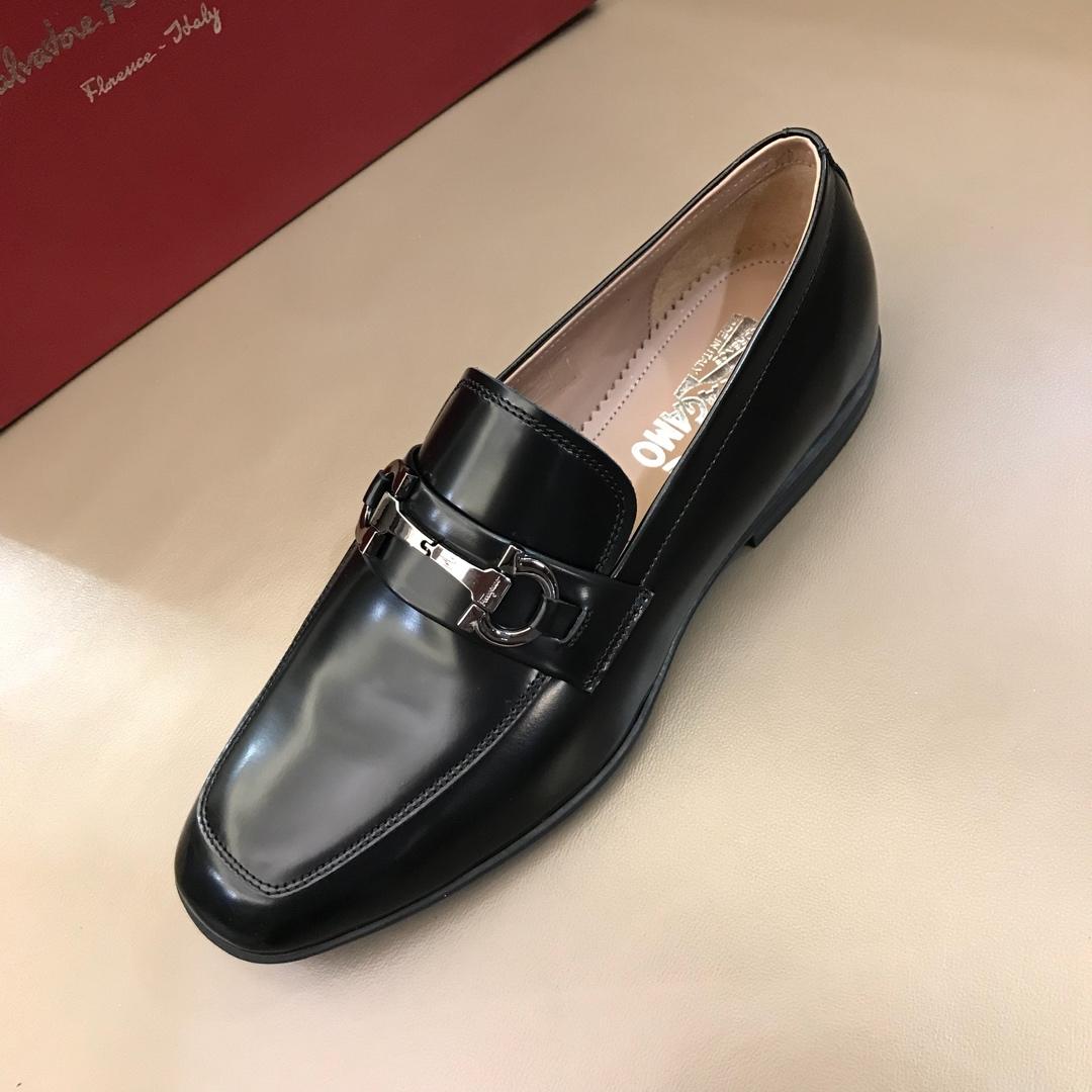 Salvatore Ferragamo Black Bright leather Fashion Perfect Quality Loafers With Sliver Buckle MS02990