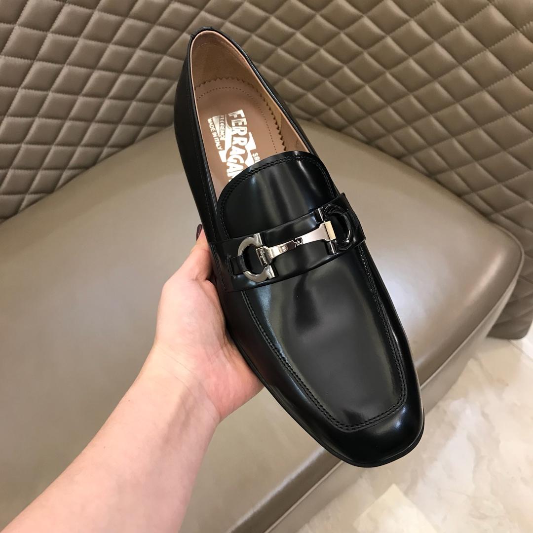 Salvatore Ferragamo Black Bright leather Fashion Perfect Quality Loafers With Sliver Buckle MS02990