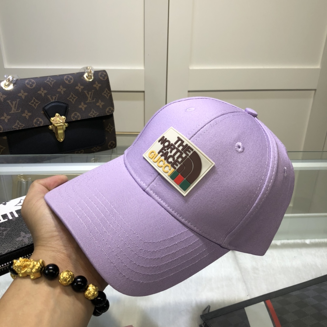 Gucci Hat in Purple