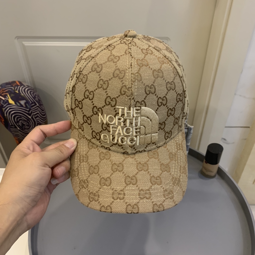 Gucci Hat in Brown