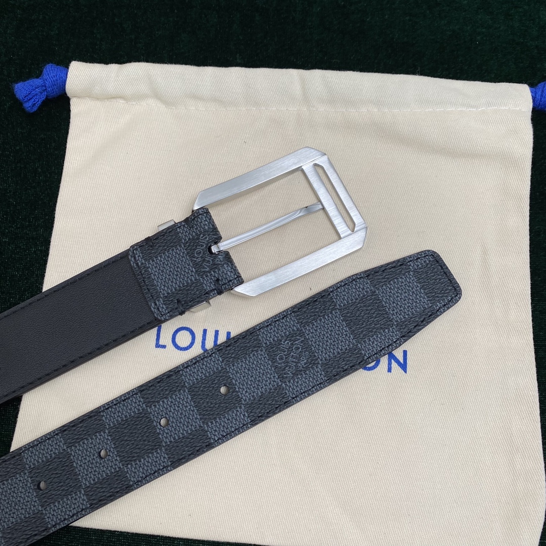 Louis Vuitton Belt in royal blue