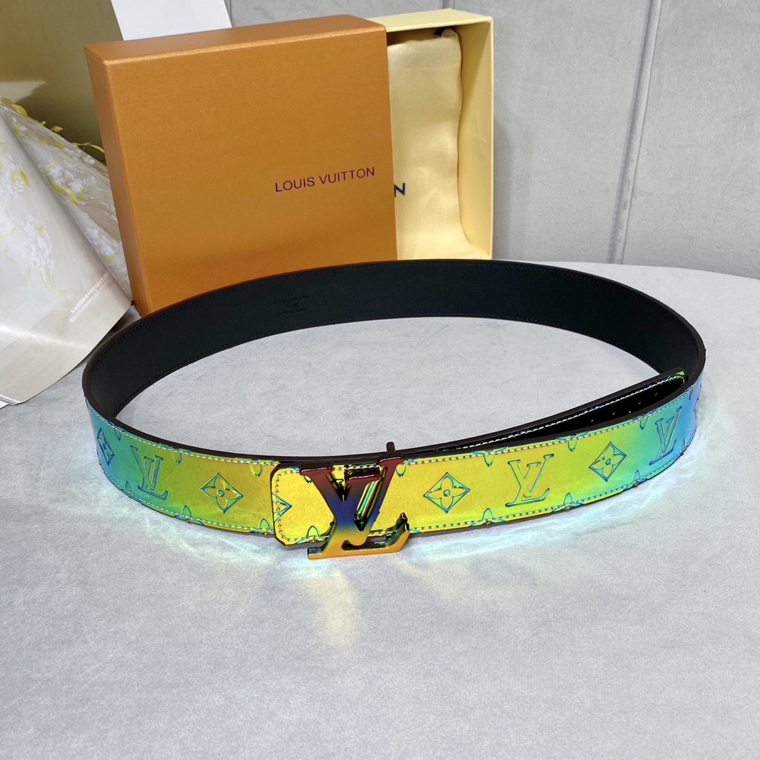 Louis Vuitton Belt in Gold