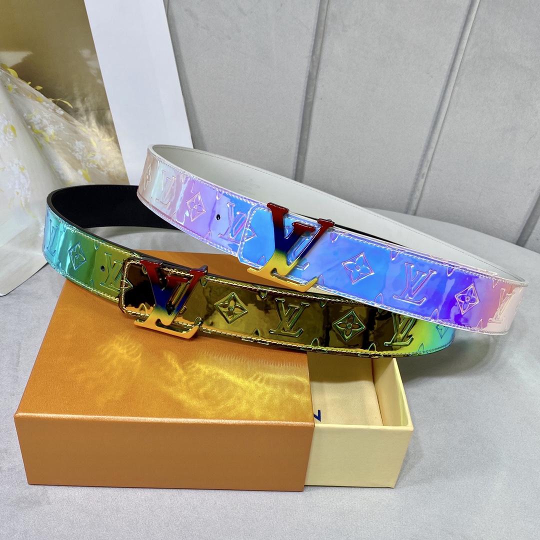 Louis Vuitton Belt in Gold