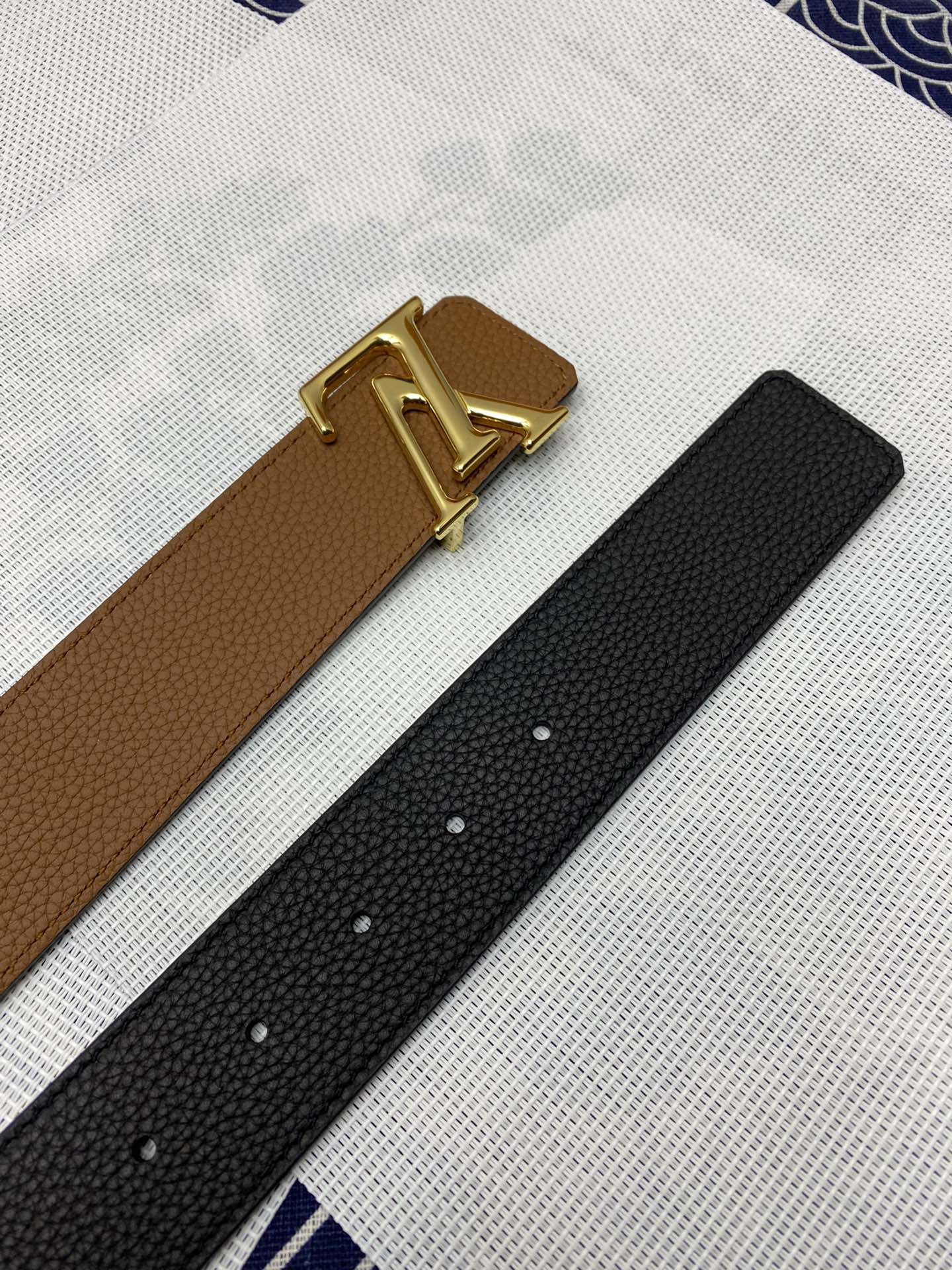 Louis Vuitton Belt in Coffee