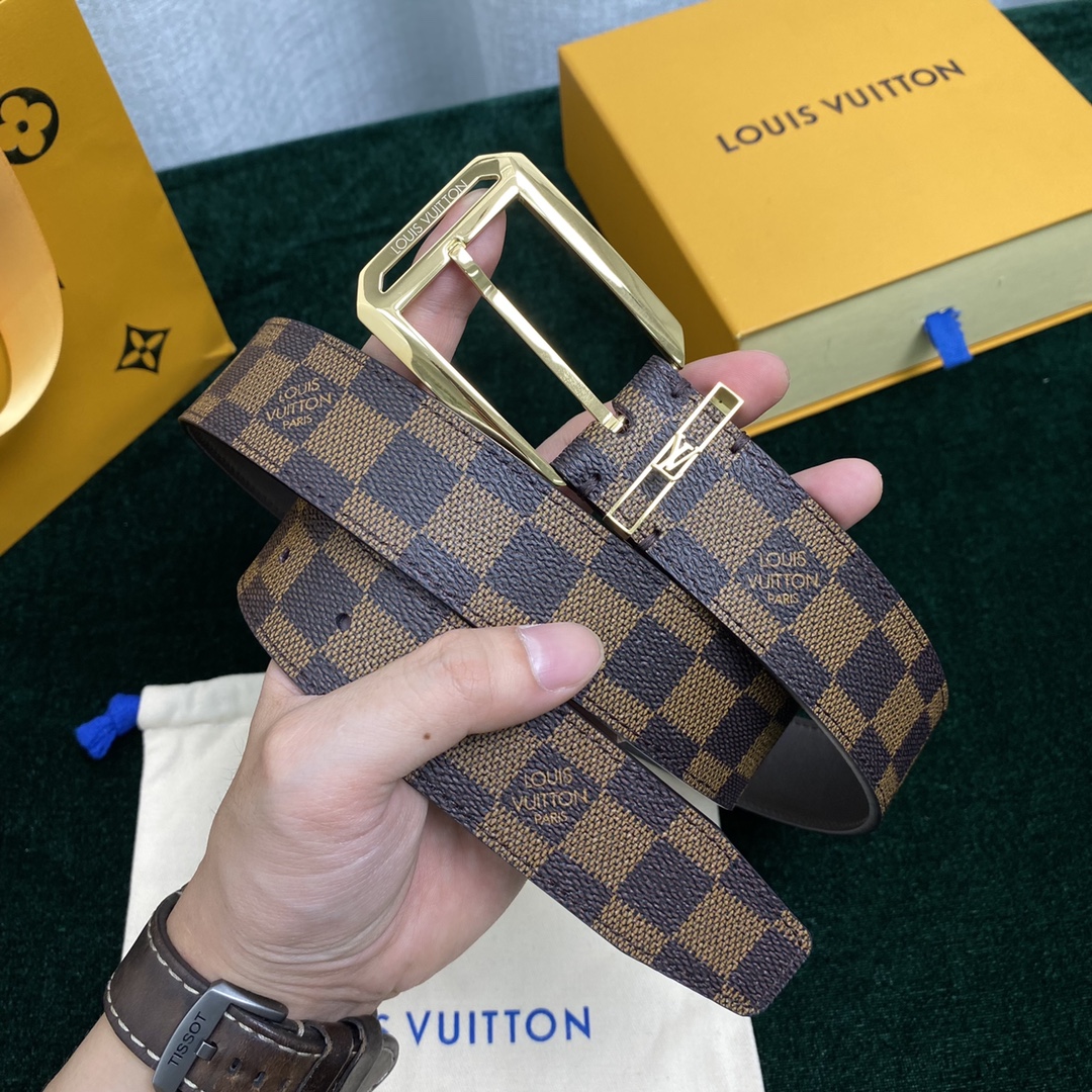 Louis Vuitton Belt in Coffee