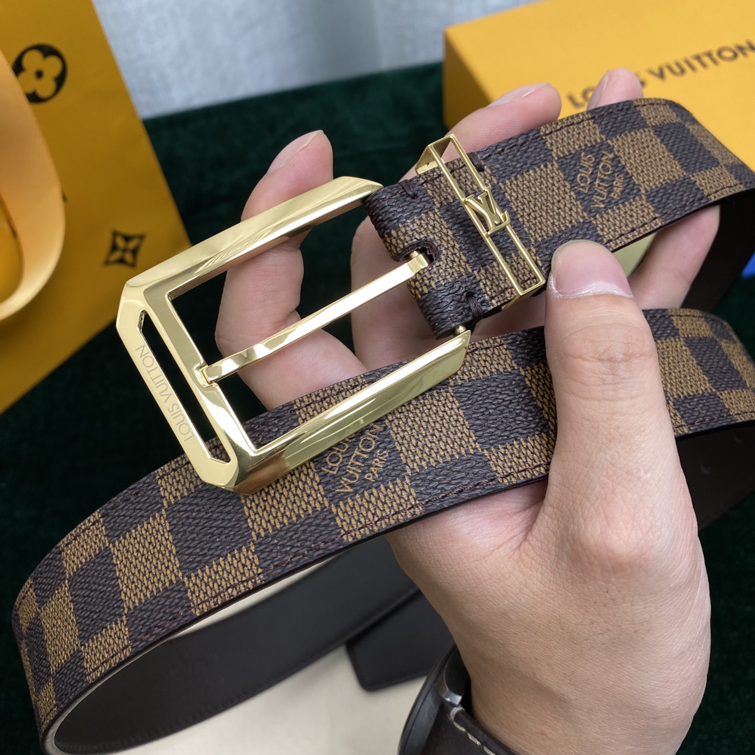 Louis Vuitton Belt in Coffee