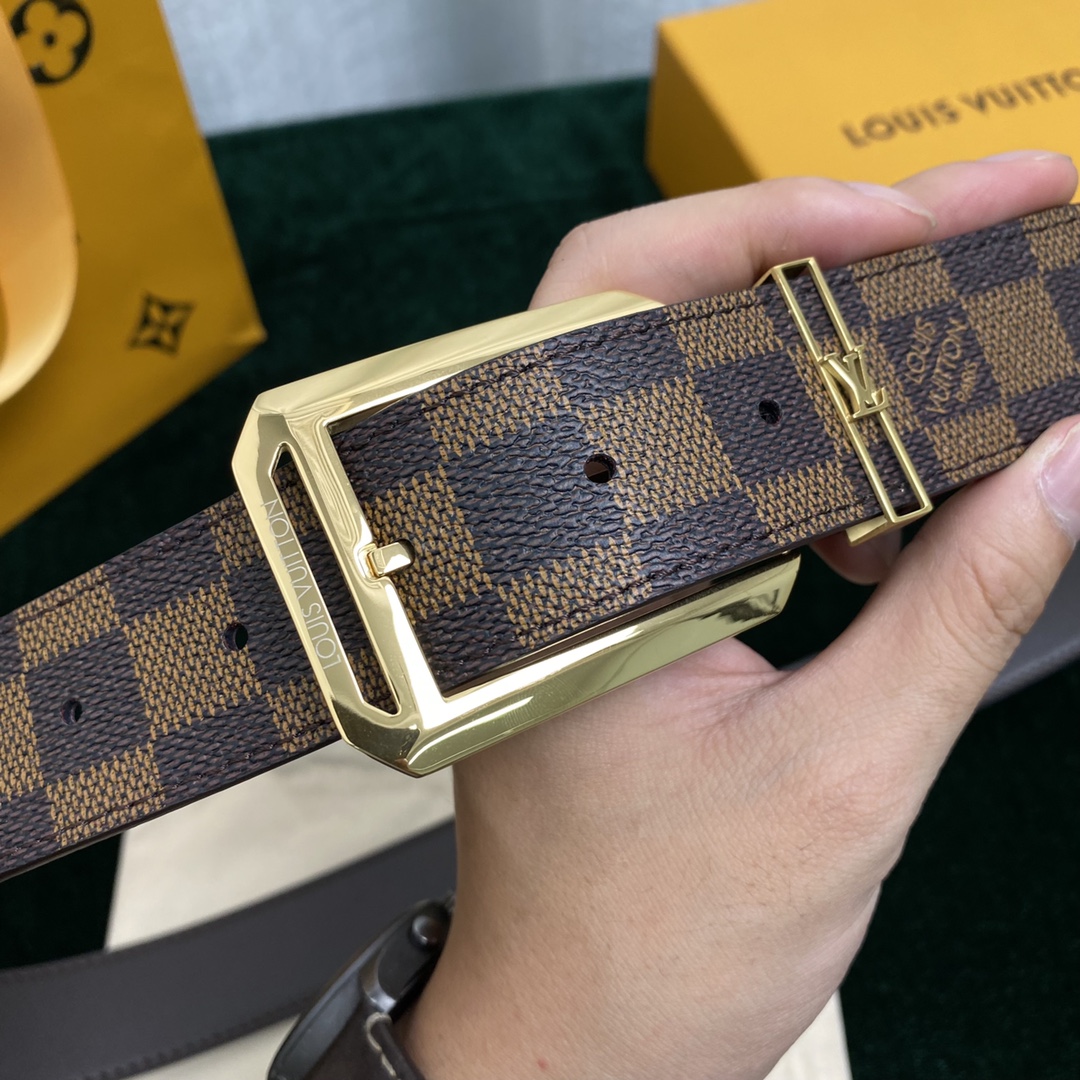 Louis Vuitton Belt in Coffee