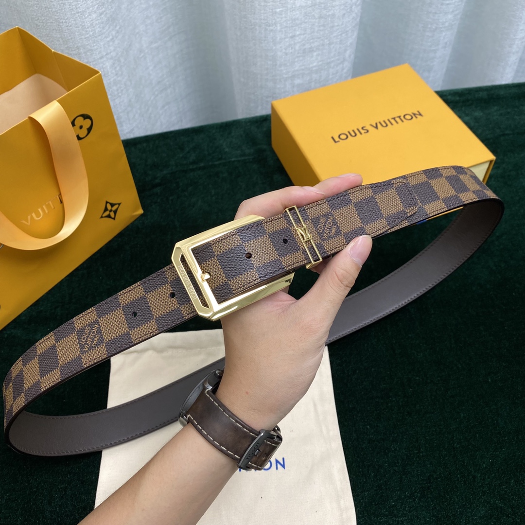 Louis Vuitton Belt in Coffee