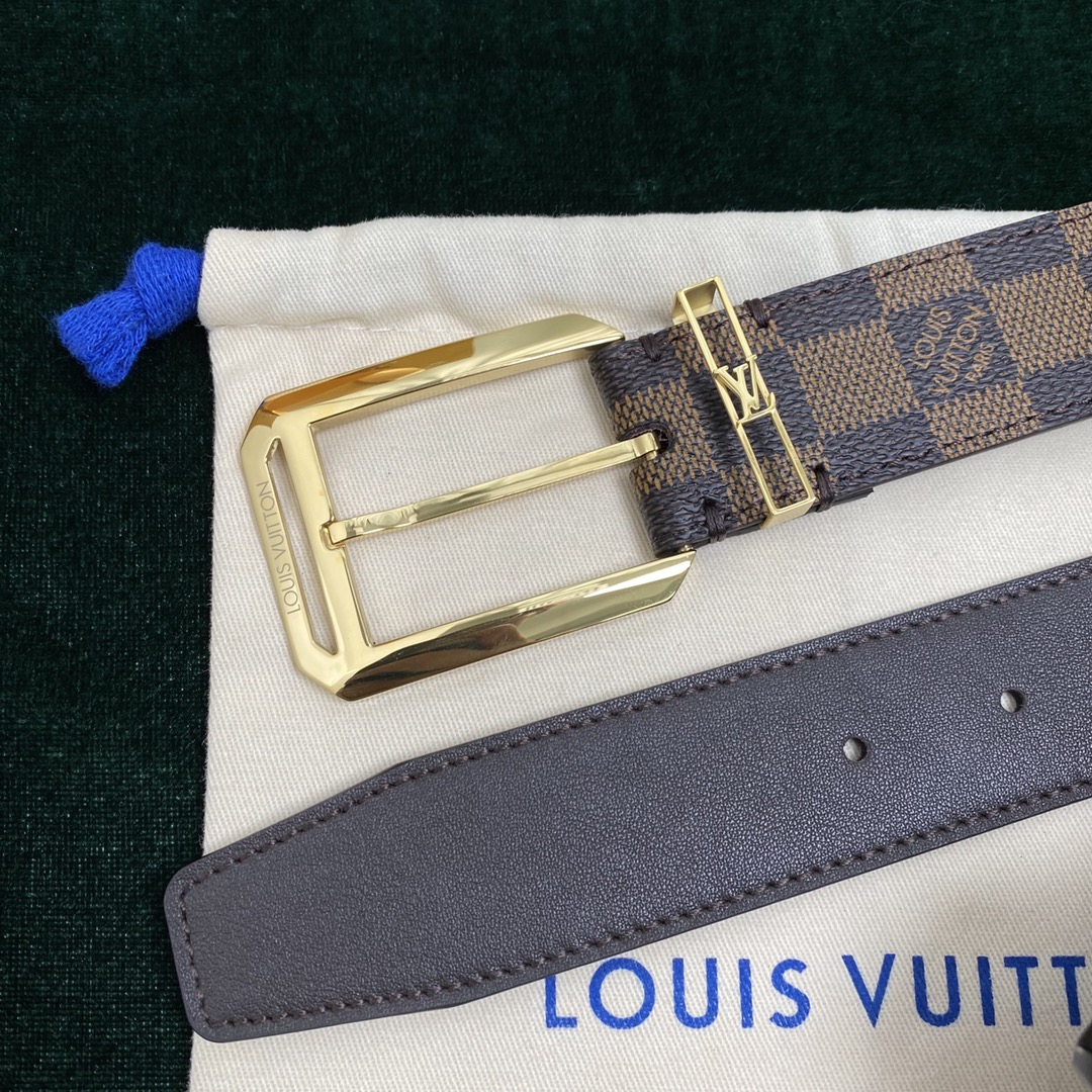 Louis Vuitton Belt in Coffee