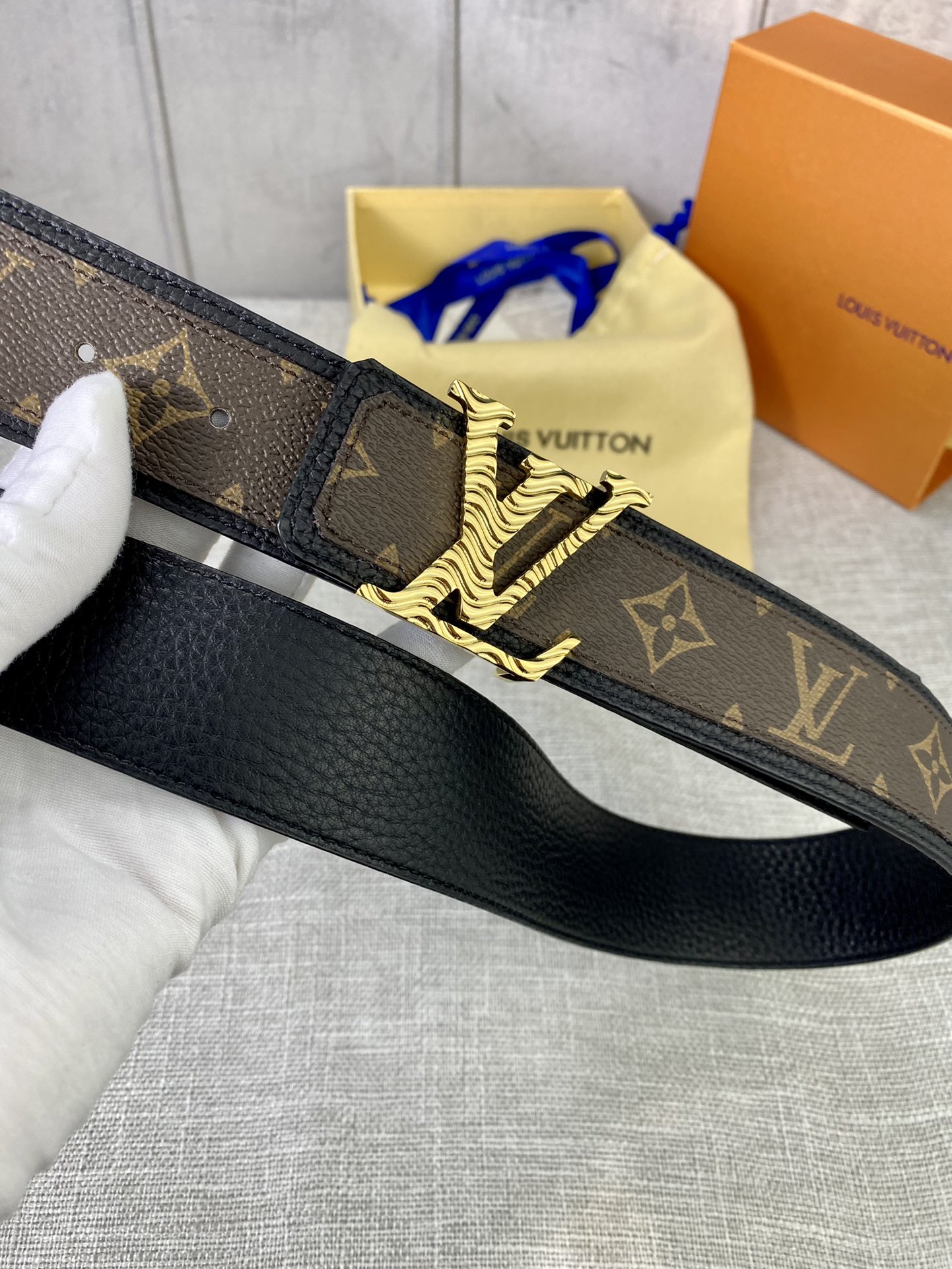 Louis Vuitton Belt in Brown