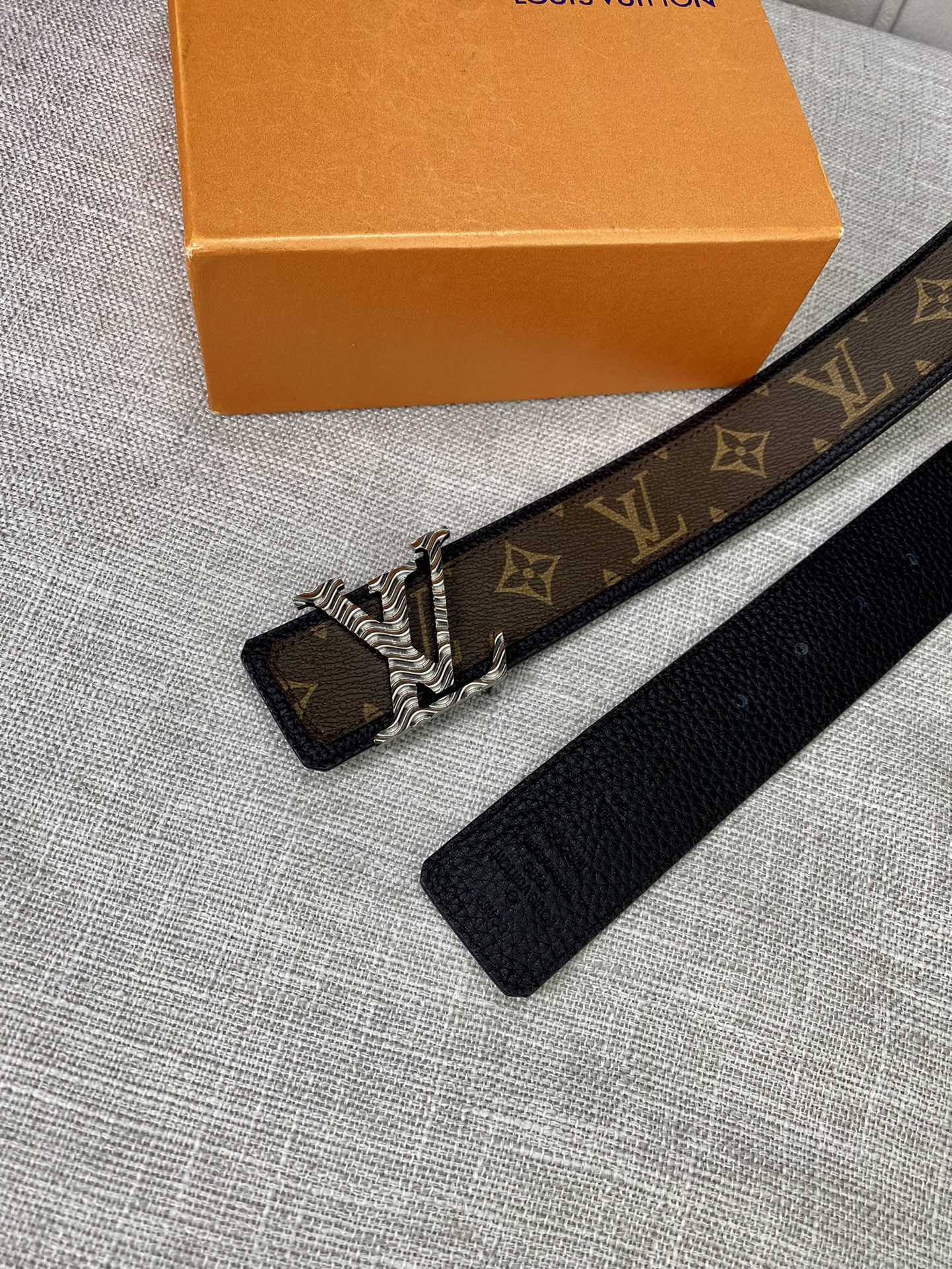 Louis Vuitton Belt in Brown