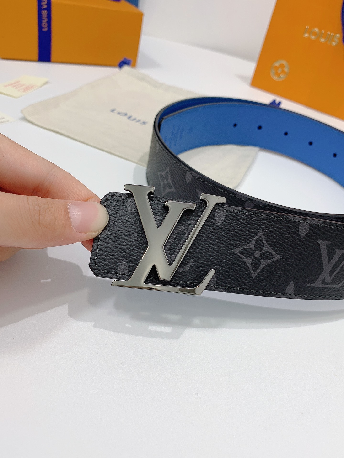 Louis Vuitton Belt in Black