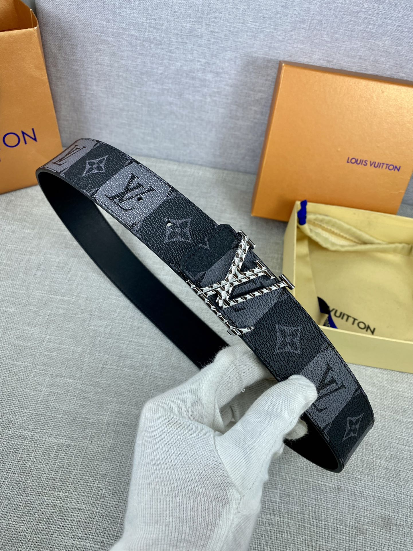 Louis Vuitton Belt in Black