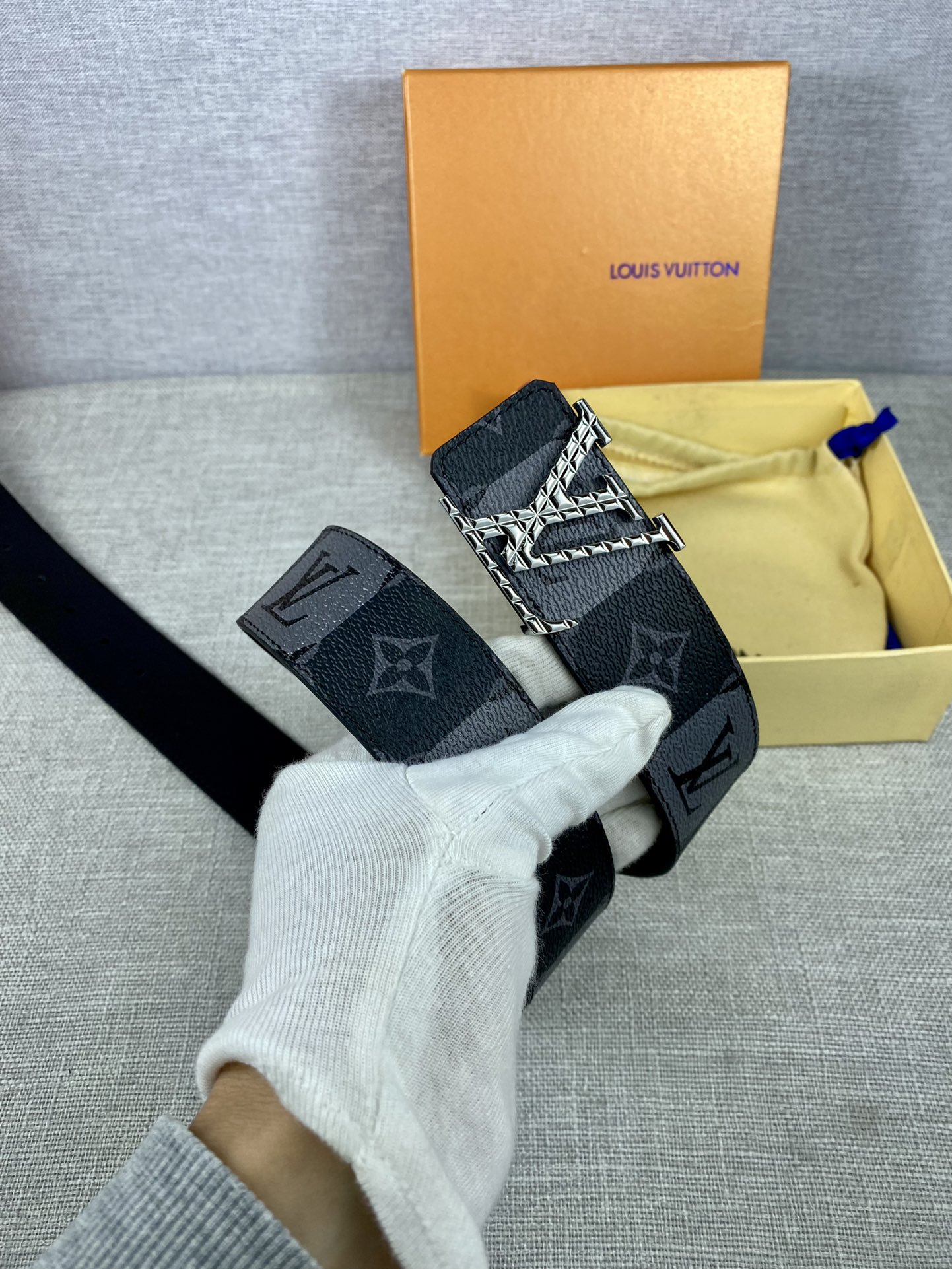 Louis Vuitton Belt in Black