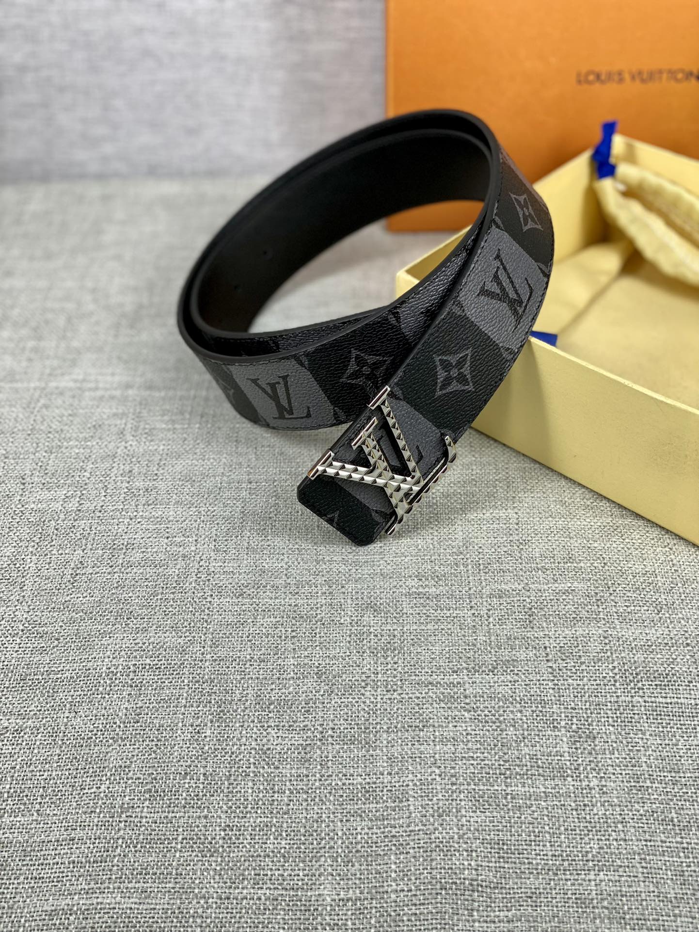 Louis Vuitton Belt in Black