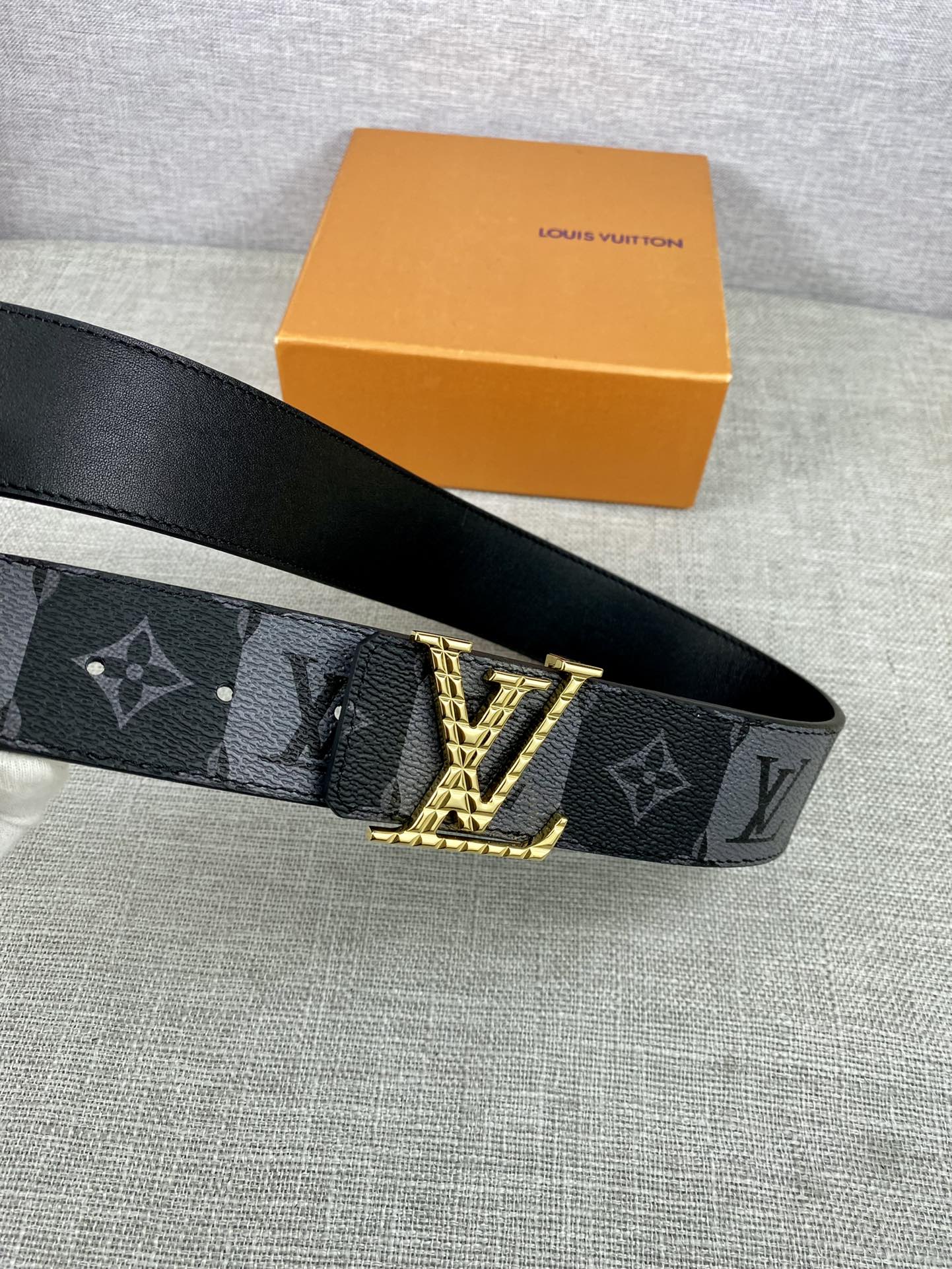 Louis Vuitton Belt in Black