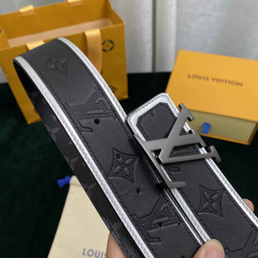 Louis Vuitton Belt in Black