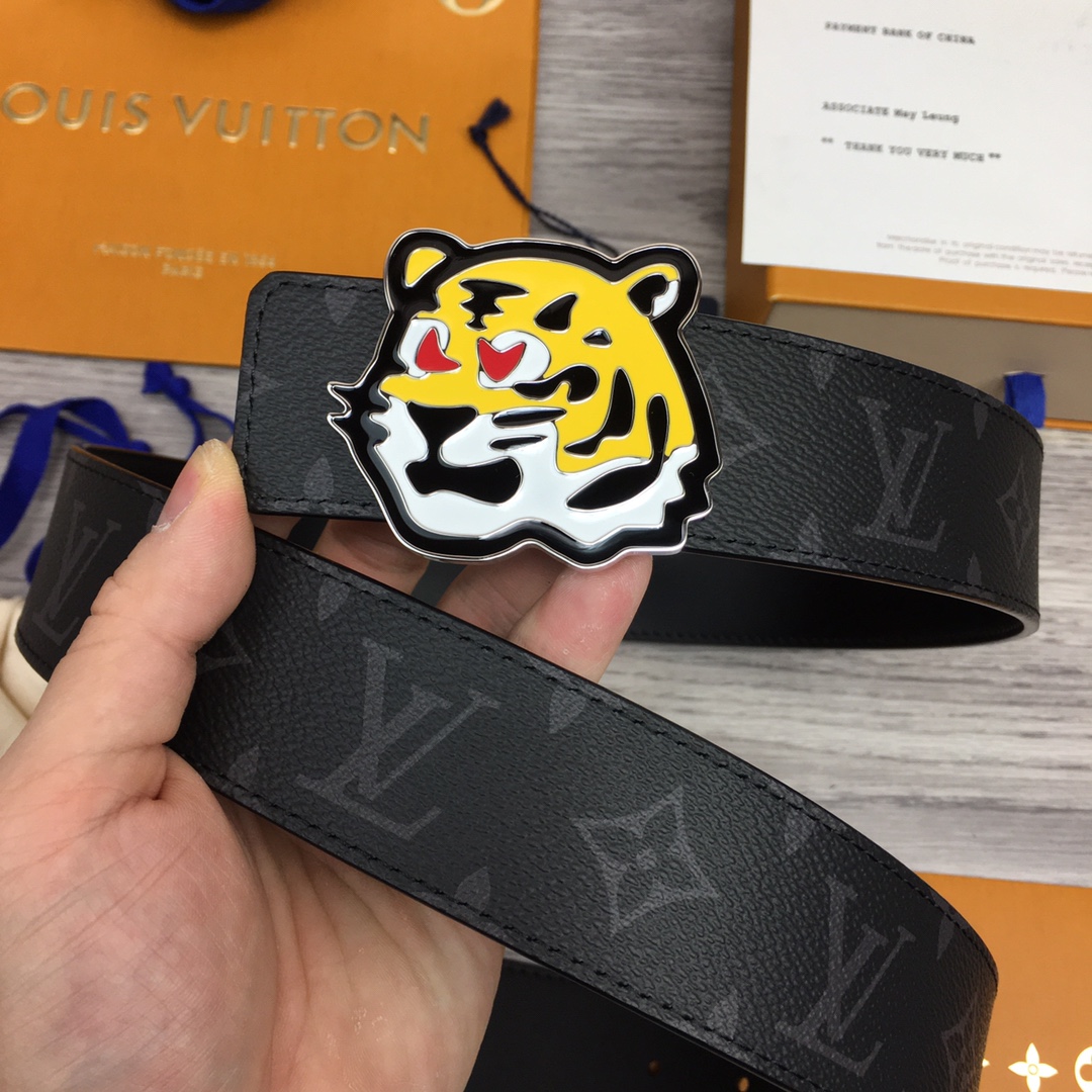 Louis Vuitton Belt in Black