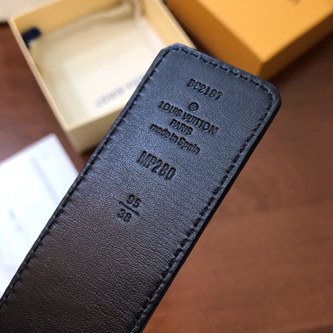 Louis Vuitton Belt in Black