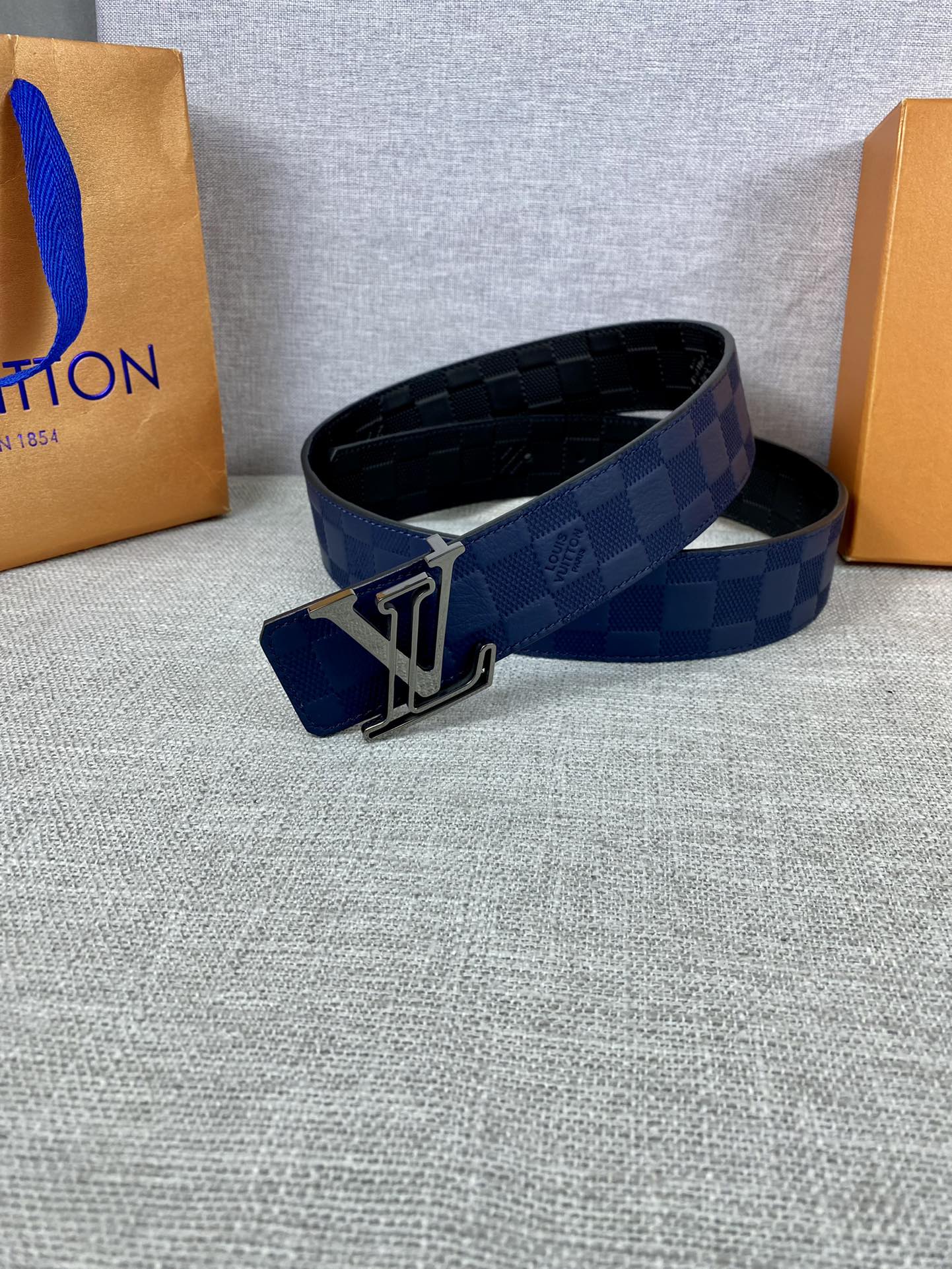 Louis Vuitton Belt in Black