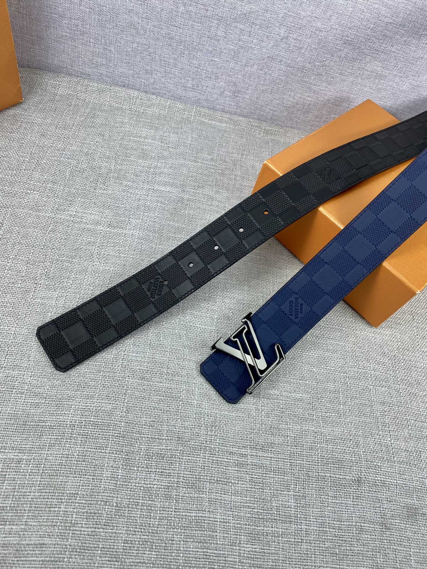 Louis Vuitton Belt in Black