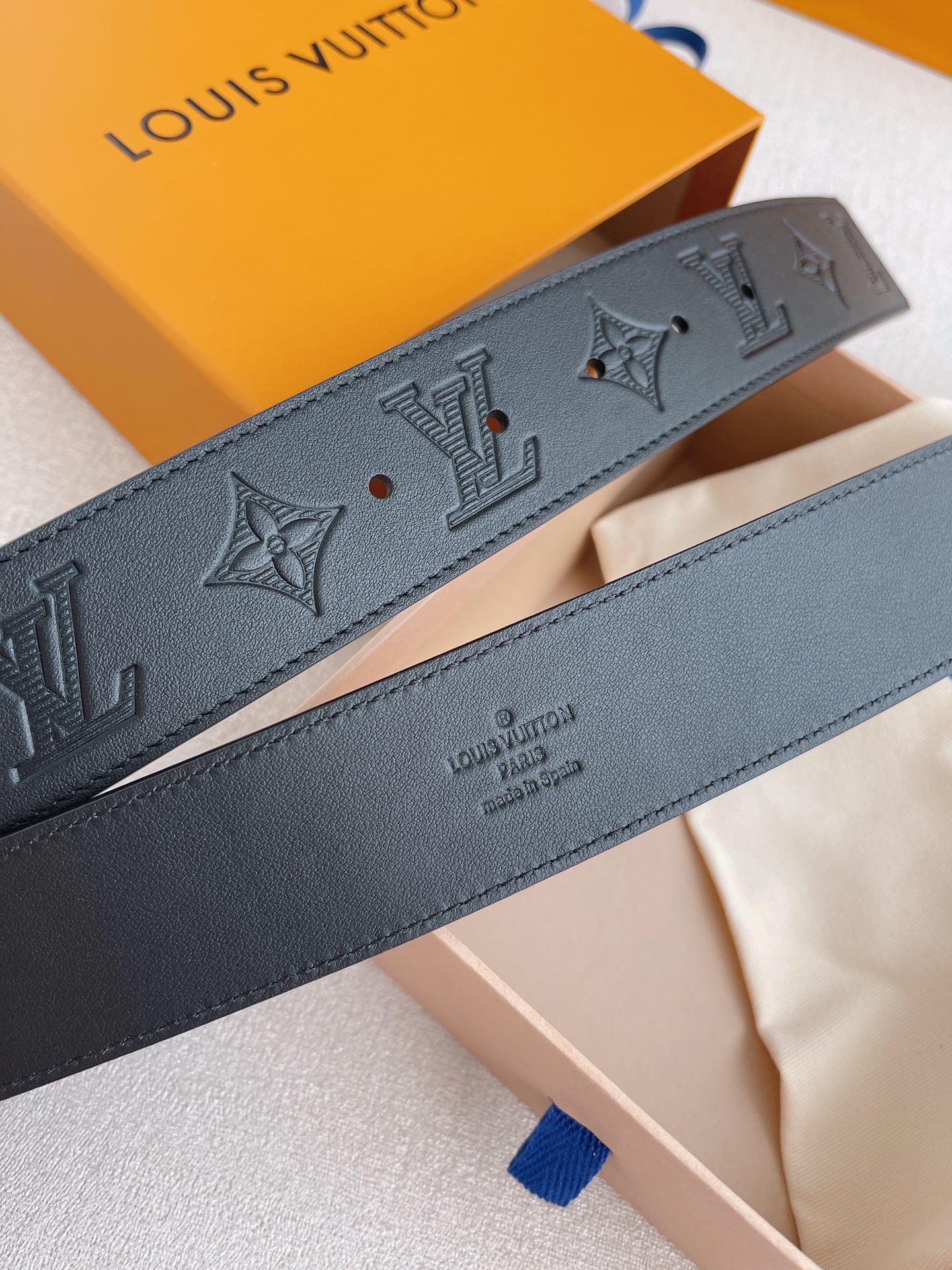 Louis Vuitton Belt in Black