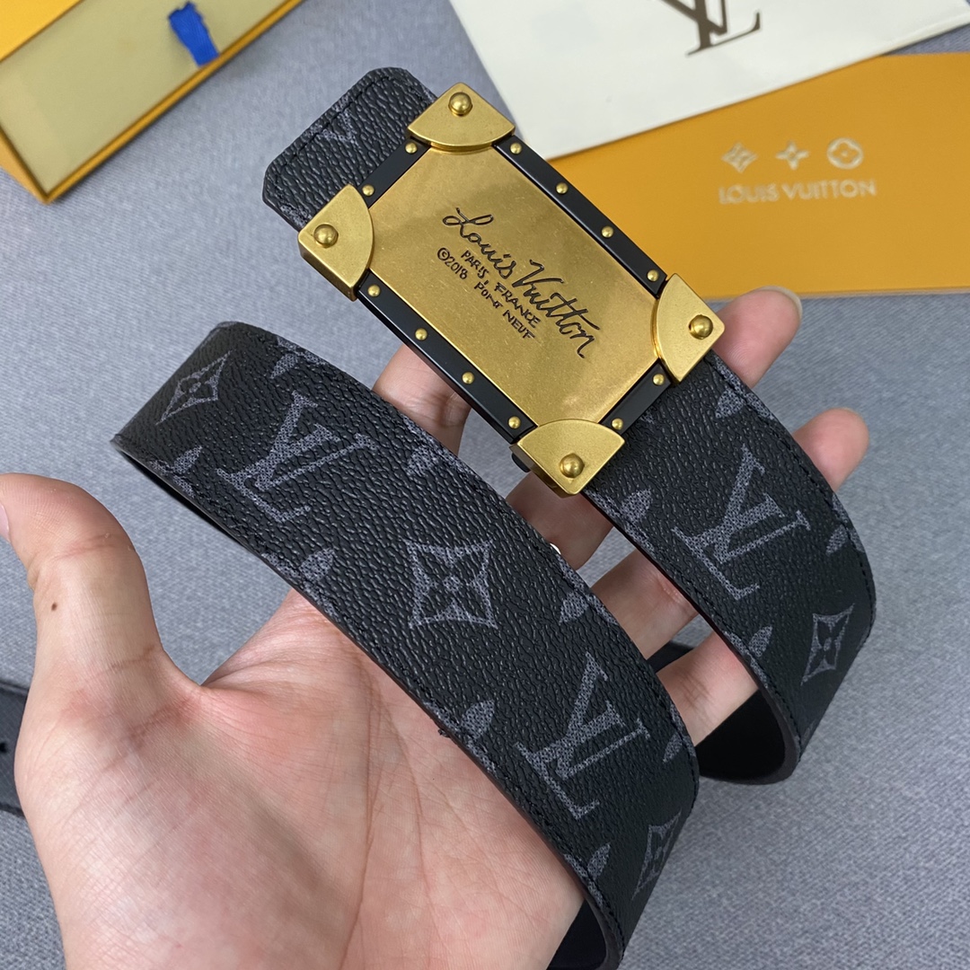 Louis Vuitton Belt in Black