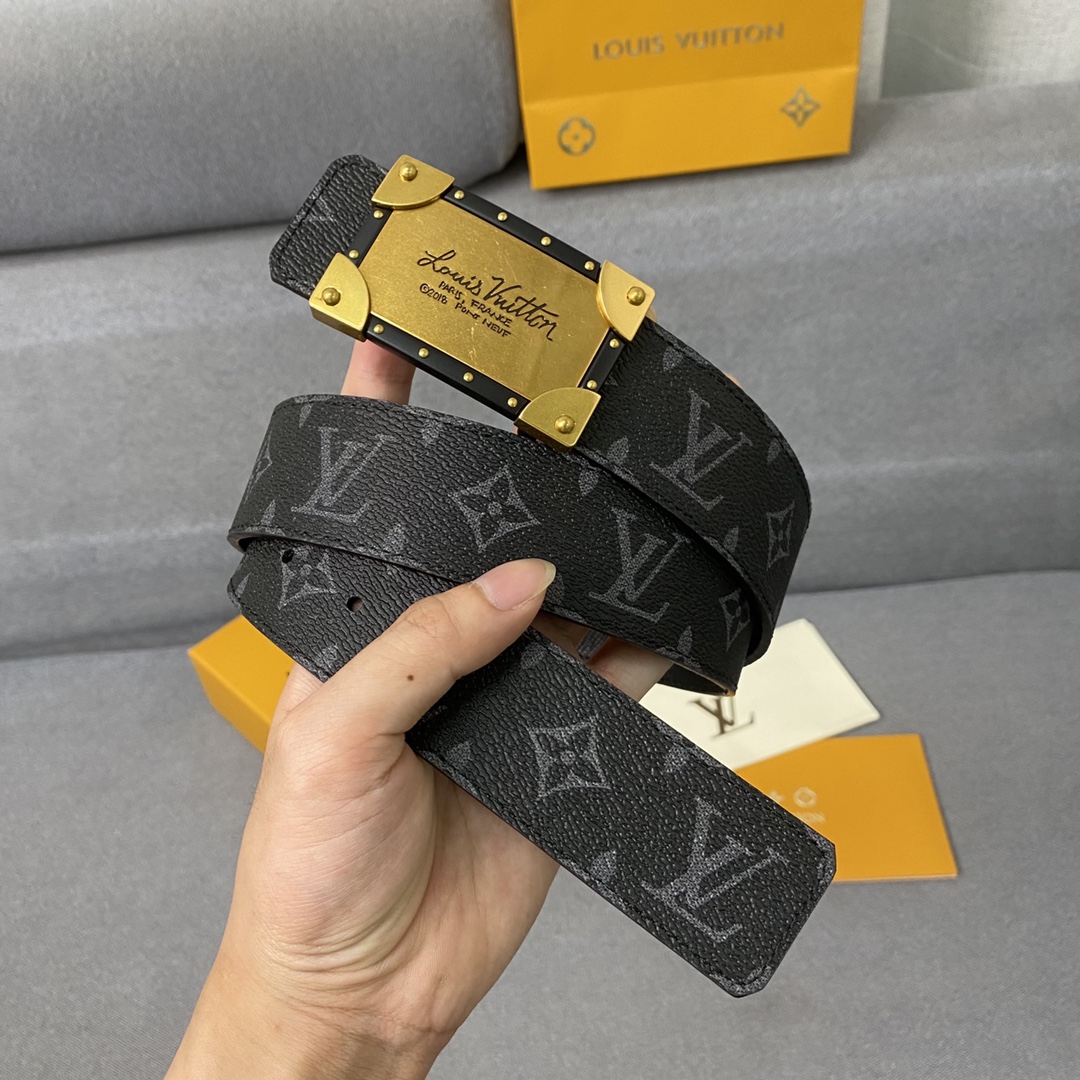 Louis Vuitton Belt in Black