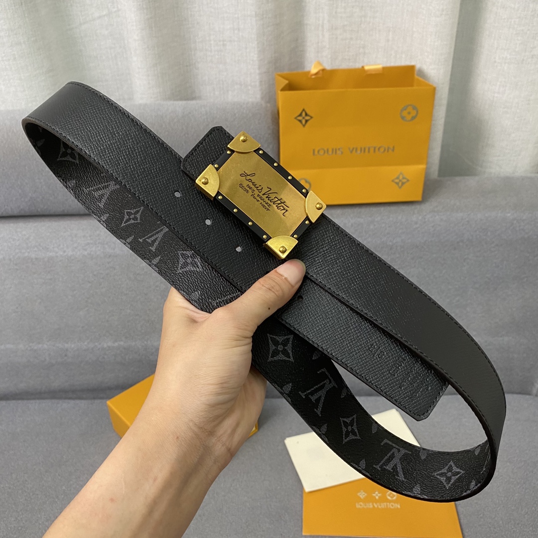 Louis Vuitton Belt in Black