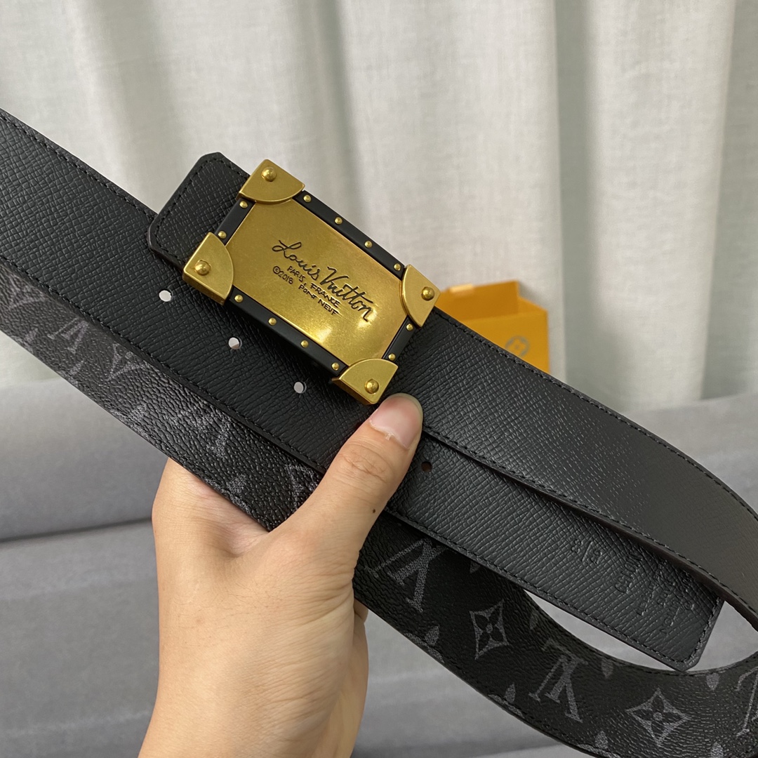 Louis Vuitton Belt in Black